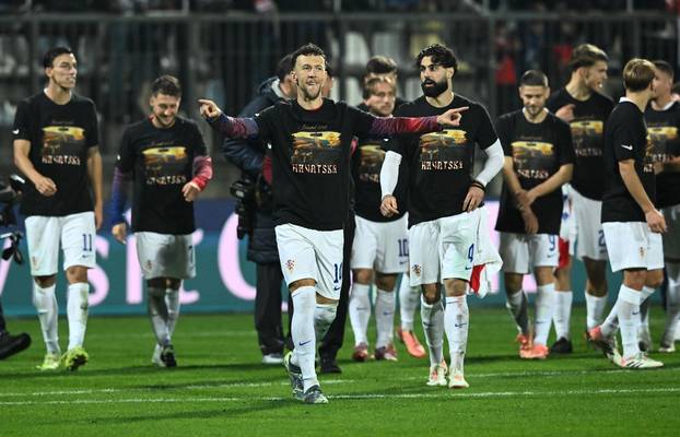 Slavlje nogometaša Hrvatske nakon pobjede nad Farskim otocima i plasmana na Svjetsko prvenstvo