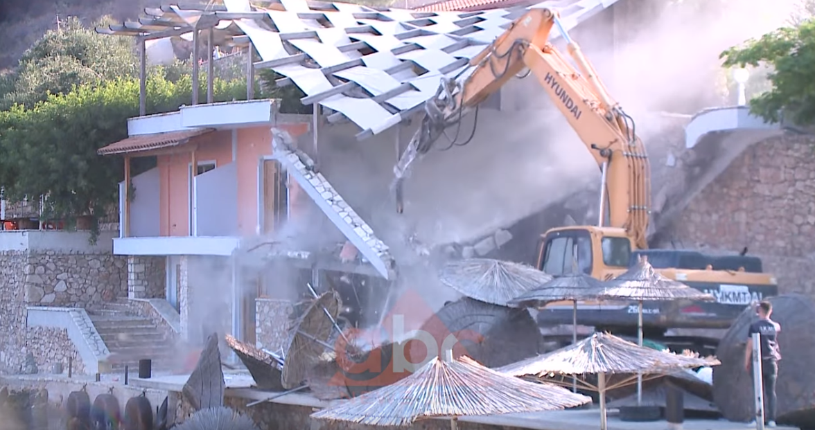 Albancu koji je napao goste srušili su restoran do temelja