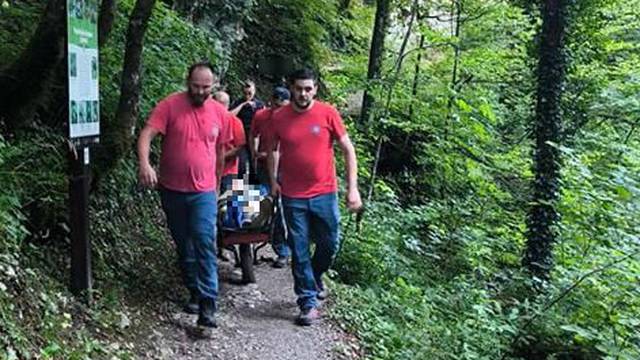 HGSS je u kanjonu Kamačnik spasio ženu i dijete: 'Ozlijeđeni su, zajedno su pali s mosta'