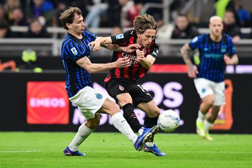 VIDEO Milan - Inter 1-0: Bitka za Scudetto je &zcaron;iva! Luka Modri&cacute; i 'rossoneri' zadali udarac rivalu