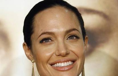 Angelina Jolie zaboravila na milijune u hotelskoj sobi