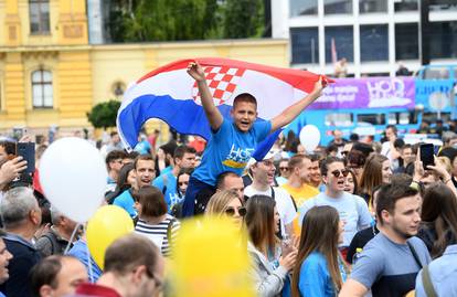 FOTO 'Hod za život': Inicijativi se pridružilo mnoštvo mladih, ali i neki od političara