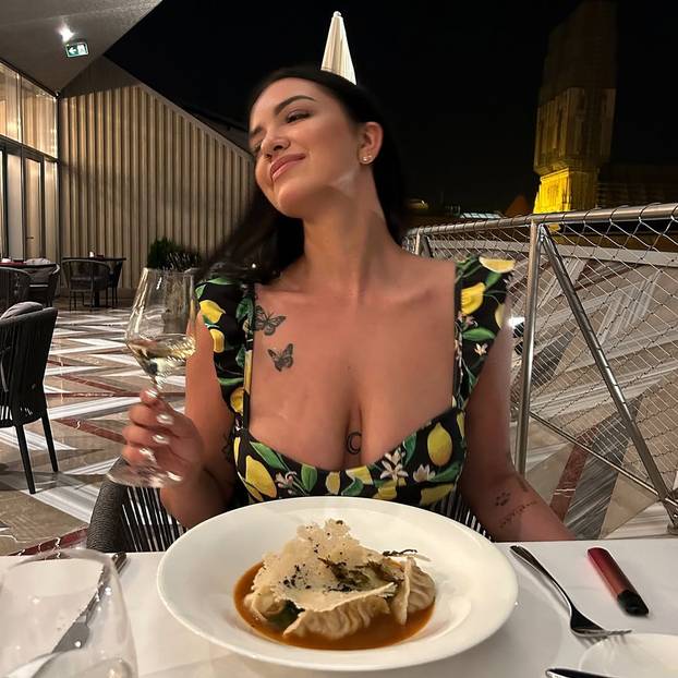 FOTO Polina je jedina riskirala, odbila je Miloša zbog Šime: Evo što skriva među svojim grudima