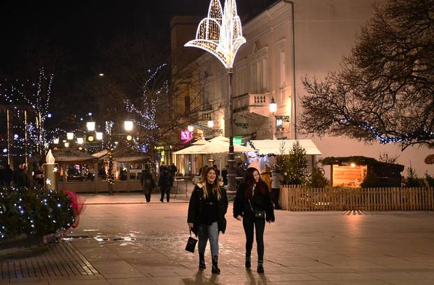 Slavonski Brod: Blagdanski ugođaj u središtu grada