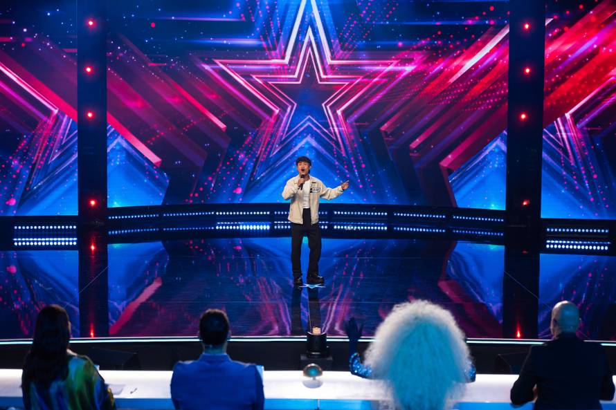 Filipinac Nicolas Ypil pjesmom oduševio žiri, vidno ganuta Martina stisla je zlatni gumb