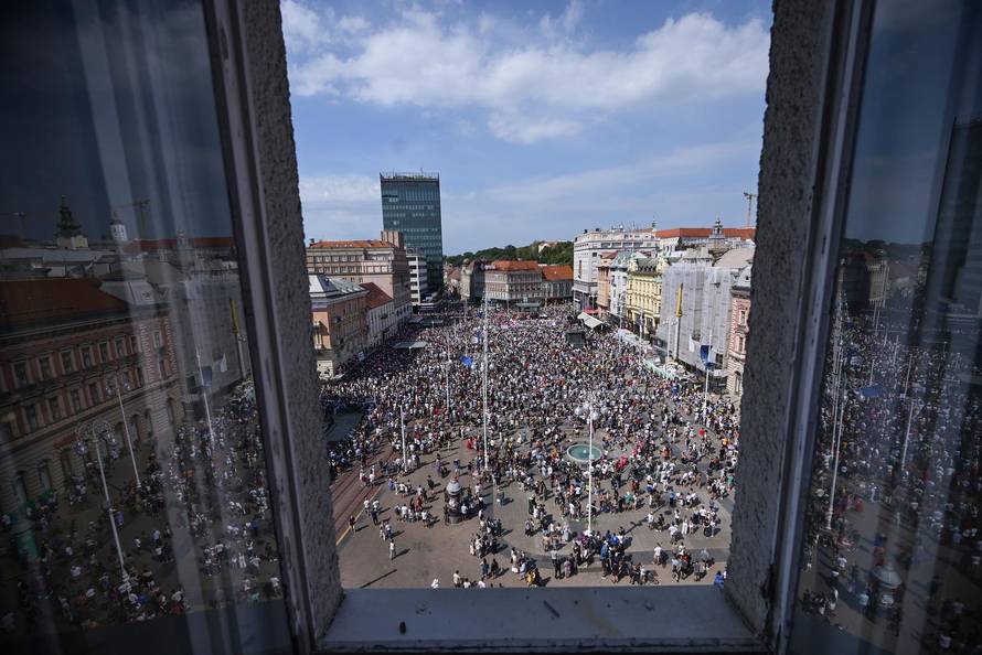 Tisuće prosvjednika preplavile središte Zagreba zbog otpada u Lici