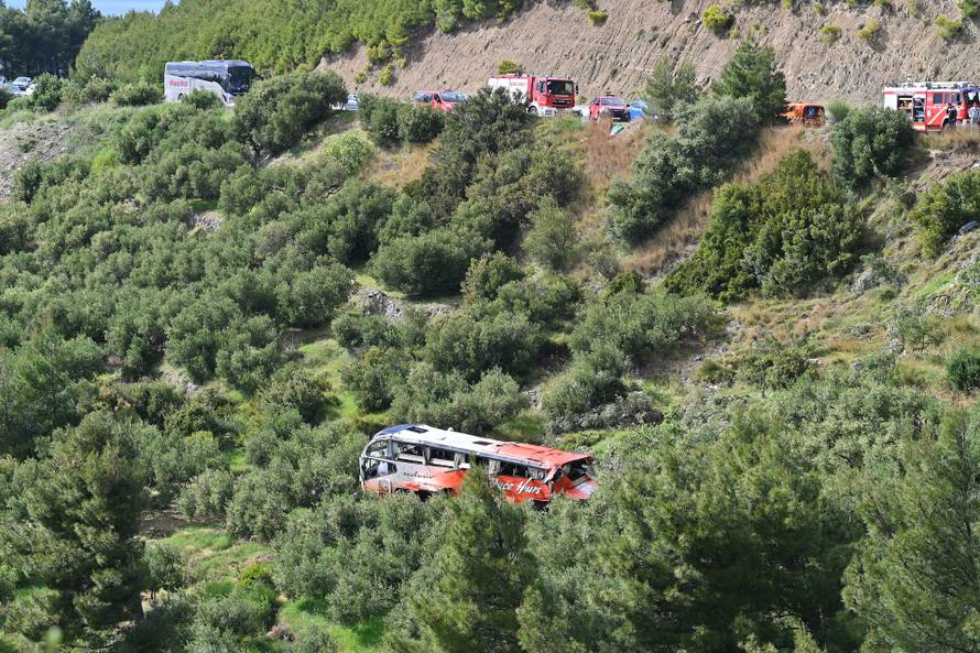 U Krvavici pored Makarske sletio s ceste autobus Duće Toursa
