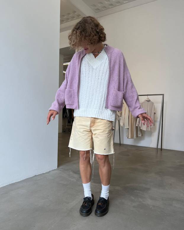 FOTO 'Alpski modni mačak' voli nositi bunde, suknje i lakirati nokte. Sad dominira skijanjem