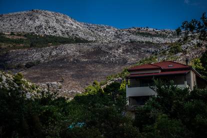 FOTO Crna, spaljena zemlja: Prizori opožarene Žrnovnice