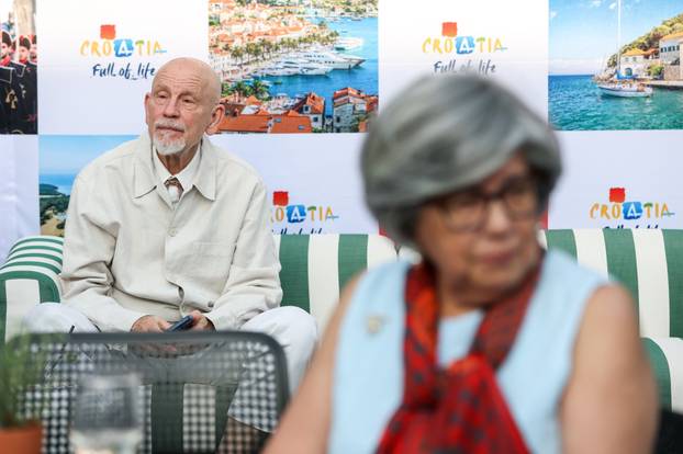 Alexandria: John  Malkovich iznenadio Vatrene u hotelu Aka