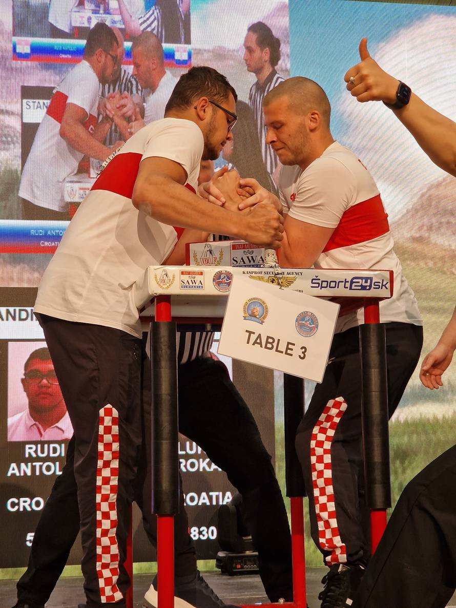 Hrvatski obarači ruku osvojili 12 odličja na Europskom prvenstvu