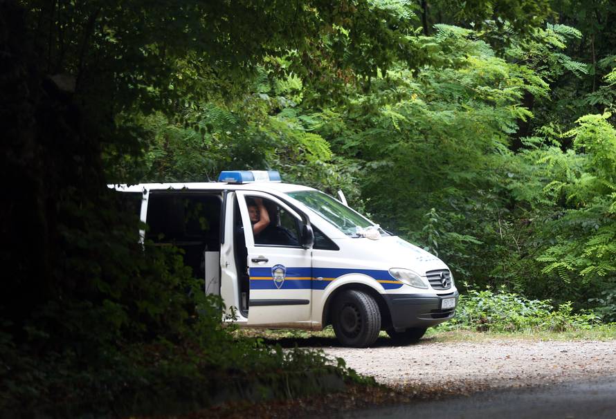 Migranti im prolaze kraj kuća: 'Strah me je, pogotovo po noći'