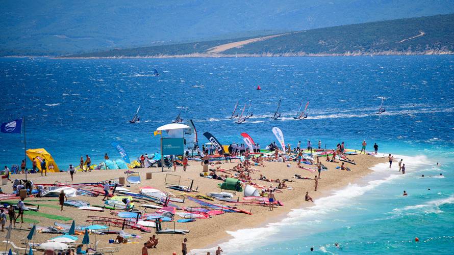 Najbolji svjetski windsurferi u Bolu već treniraju za „najljepšu regatu u prvenstvu“