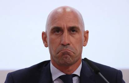 Rubiales o spornom poljupcu: Isto bih učinio i s muškarcima