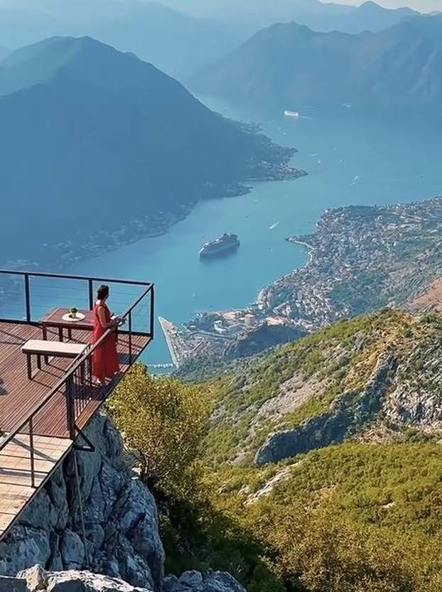 FOTO Ovaj kafić u Crnoj Gori ima najljepši pogled na svijetu!