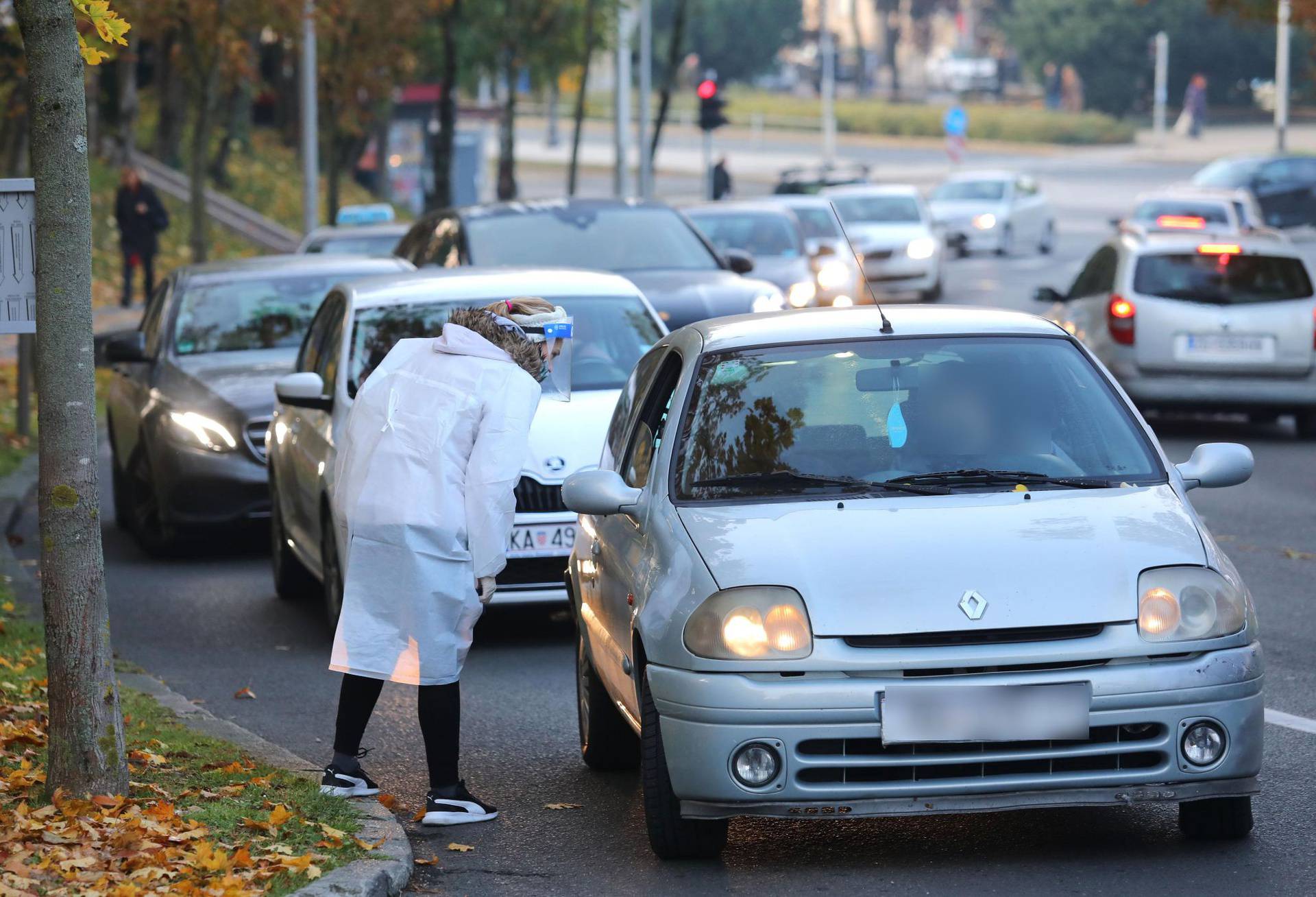 FOTO Ogromne gužve i redovi za korona testiranje u Zagrebu