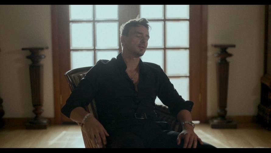 Adi Šoše objavio novu pjesmu kojom najavljuje koncert u Karlovcu uoči Valentinova