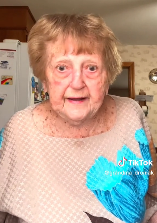 Baka od 92 godine otišla na spoj nakon 25 godina: 'Bilo je užas, nije mi dao kompliment'