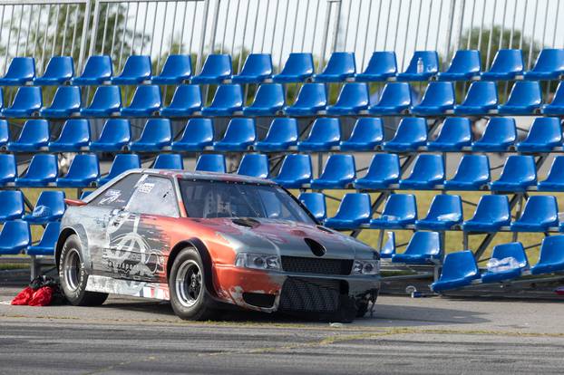 Nesreća na 31. izdanju osječkog Street race-a, natjecatelj se automobilom zabio u tribinu