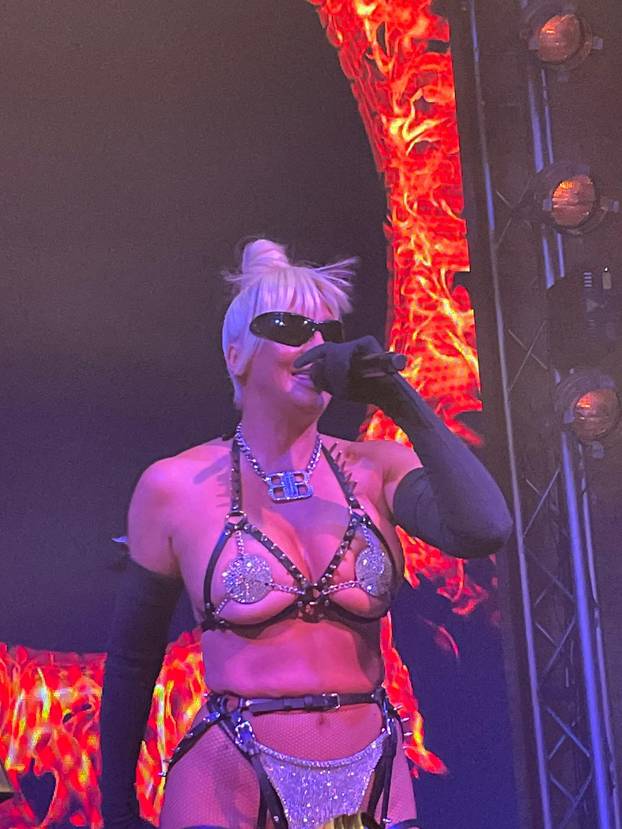 Jelena Karleuša roni suze za voljenim Vučićem: Srbija je pala