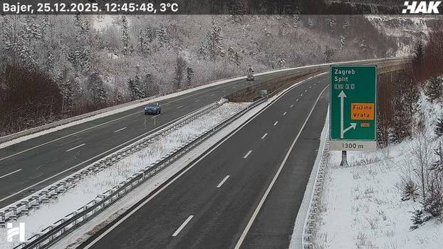 FOTO Pogledajte kakvo je stanje na cestama u Hrvatskoj: Snijeg u Lici, sunce 'provirilo' na jugu