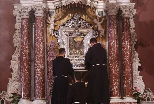Sinj: Procesija i misa povodom blagdana Velike Gospe