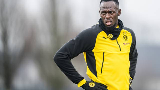 Borussia Dortmund trains with Usain Bolt