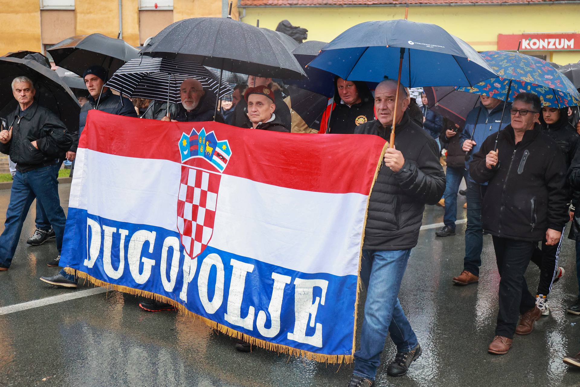Ulicama grada Vukovara krenula je kolona Sjećanja 