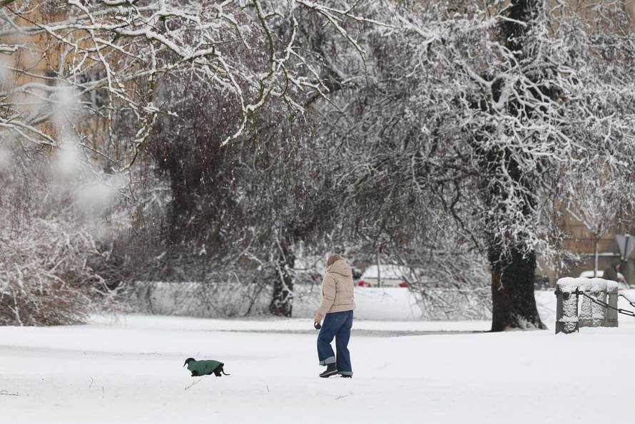 Snježni pokrivač je zabijelio je Osijek
