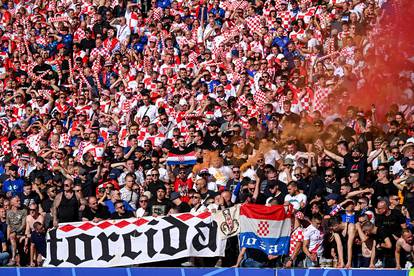 FOTO Hrvatsku u Berlinu prate deseci tisuća navijača, stadion je većinski obojan u 'kockice'