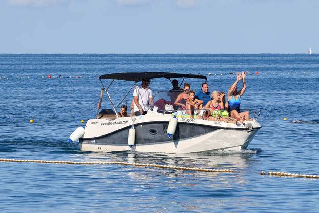 Održana plivačka manifestacija Porečki delfin