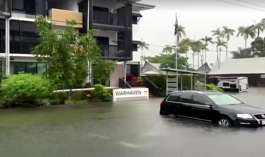 VIDEO Nevrijeme poharalo dio Australije: Krokodili plivali po ulici, ljudi su bježali u čamcima