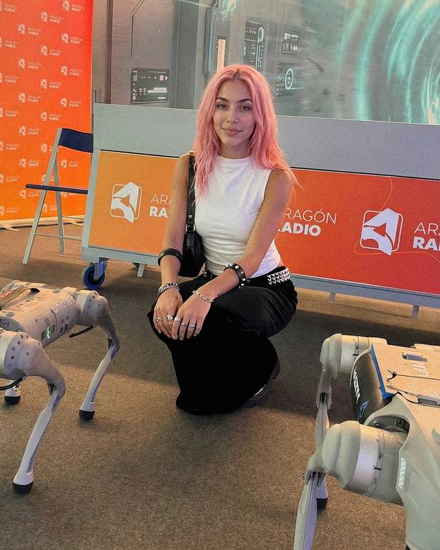 FOTO Fitness influencerica ružičaste kose živi savršen život - ali ona nije ono što mislite...