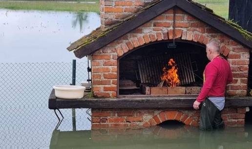 FOTO I u muci s pozitivom: U Gradecu naložio vatru za roštilj, a oko njega sve  poplavljeno...