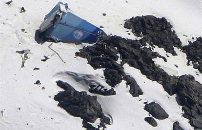 Nema preživjelih: Dijelove zrakoplova našli u snijegu