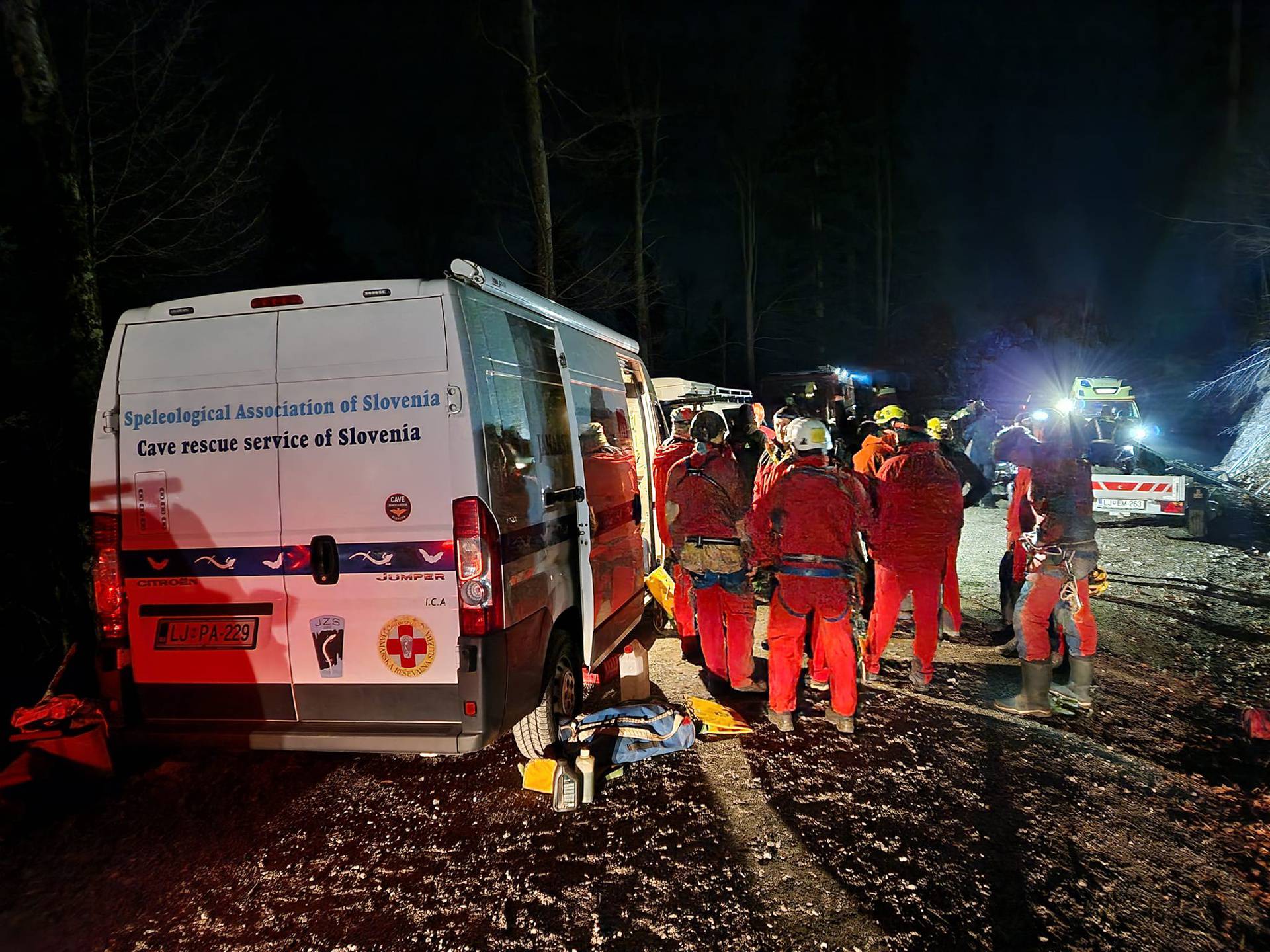 Spasioci izvukli ozlijeđenog Slovenca iz špilje: 'Izvukli smo ga užetom, nismo minirali'