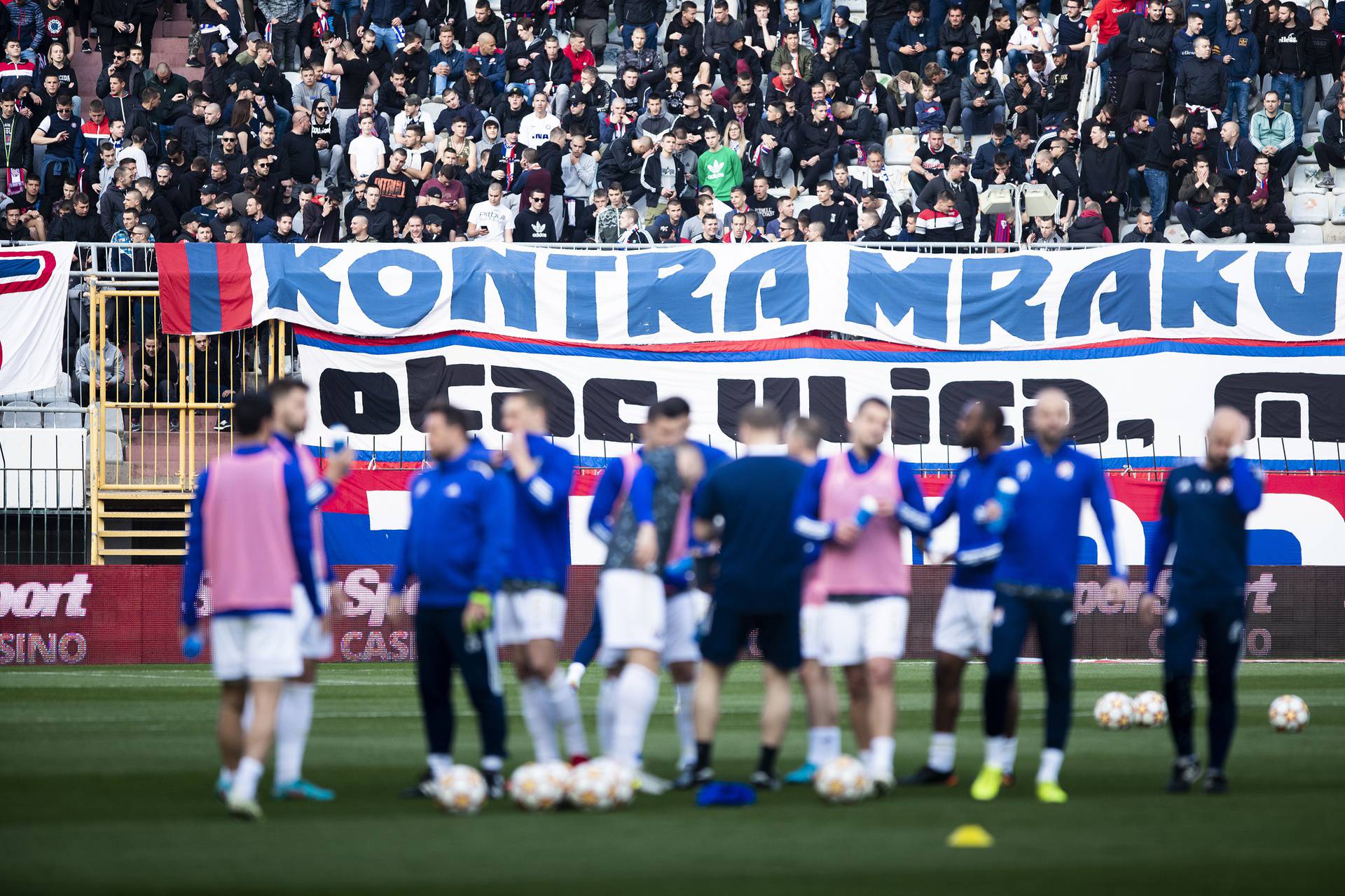 Zagrijavanje prije utakmice zaostalog 9. kola HT Prve HNL, Hajduk - Dinamo