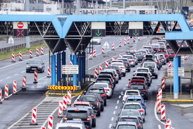 Početak skijaškog tjedna i kraj blagdana uzrok je gužve na graničnom prijelazu Bregana