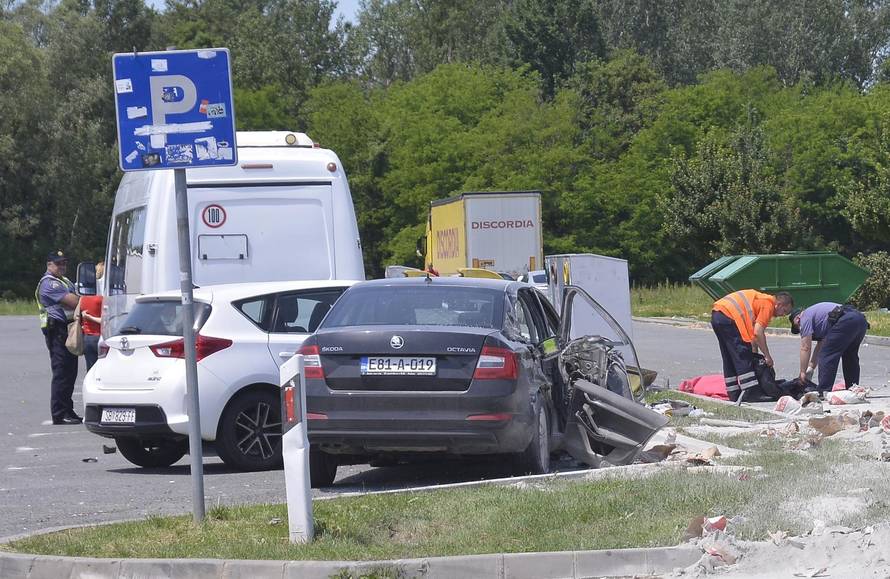 Kamion naletio na grupu ljudi na autocesti izmeÄu Novske i OkuÄana, dvije osobe poginule