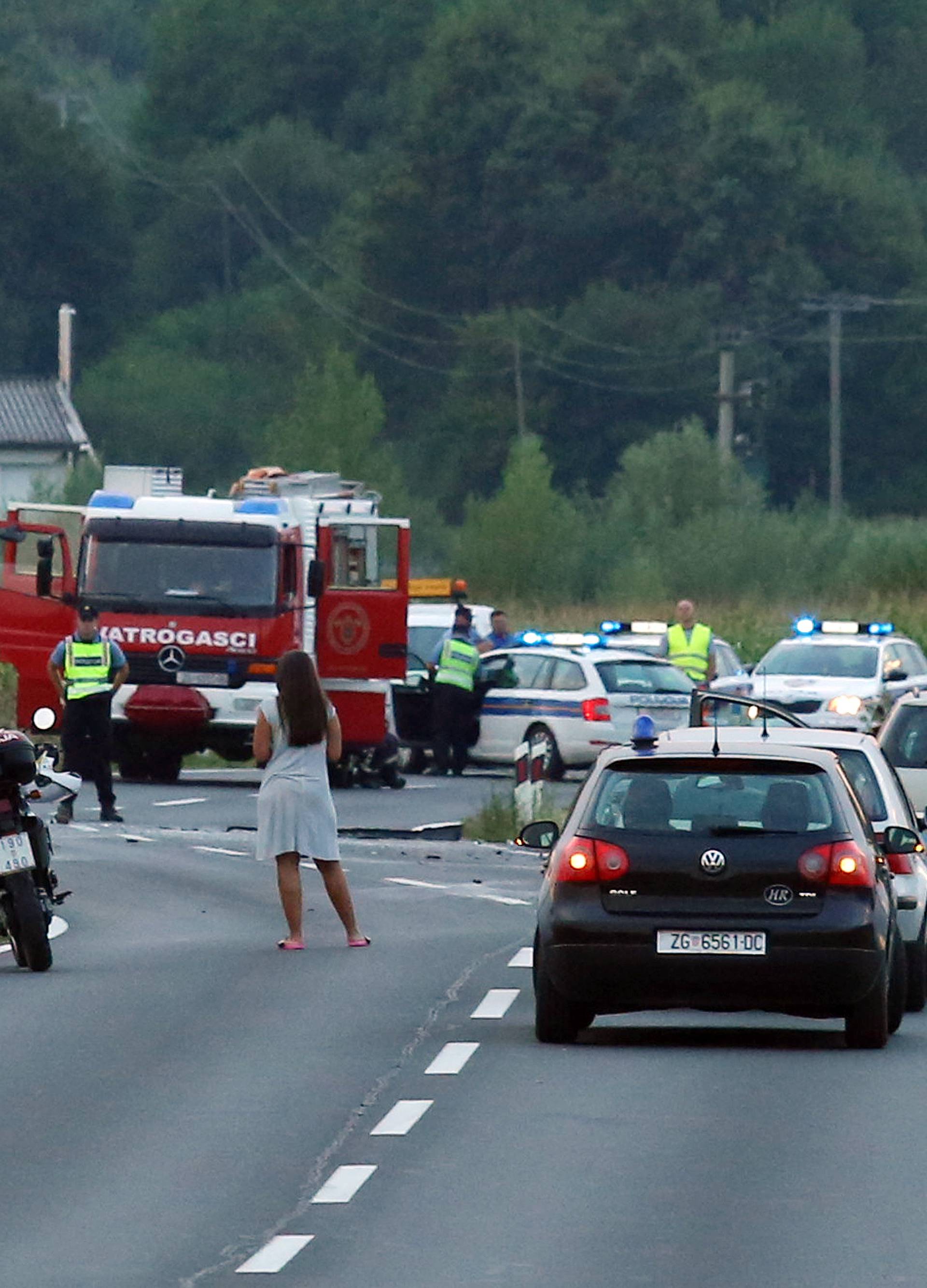 Kraj Jastrebarskog sudar dva automobila, poginula žena...