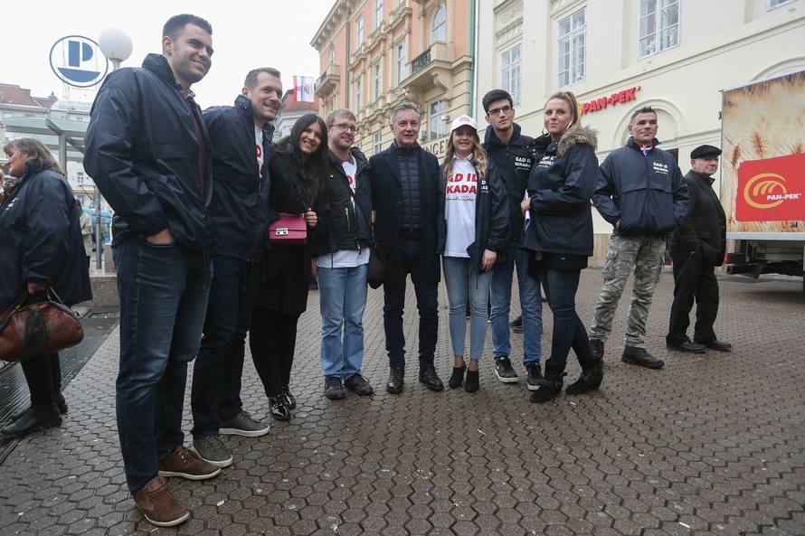 Zagreb: Prikupljanje potpisa za Miroslava Škoru, kandidata za predsjednika