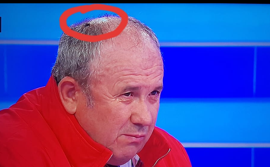 Muha stalno zujala u studiju pa se odmorila na Kerumovoj glavi