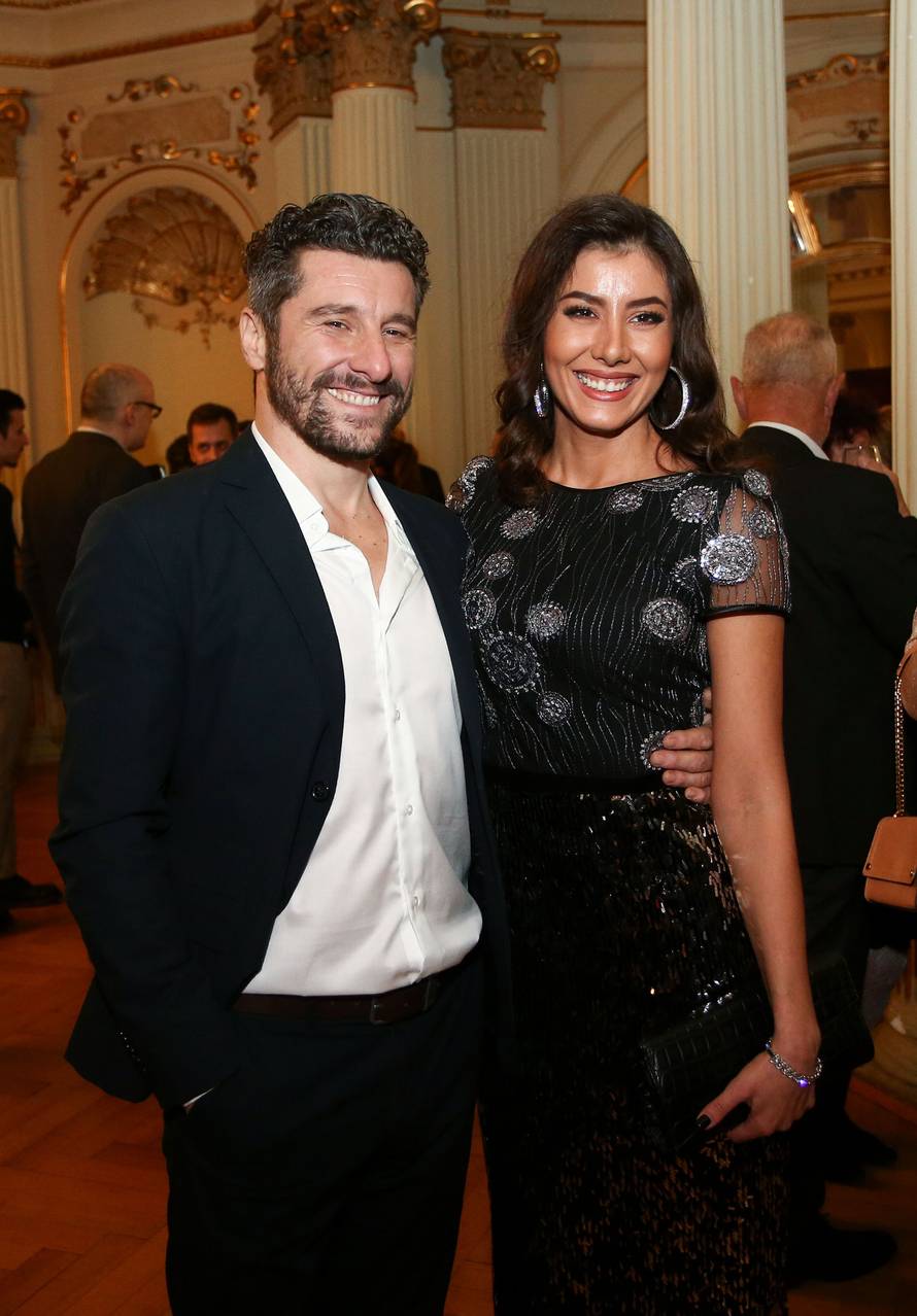 Bućanova cura mami uzdahe u toplesu: 'Zapalila si cijelu plažu'