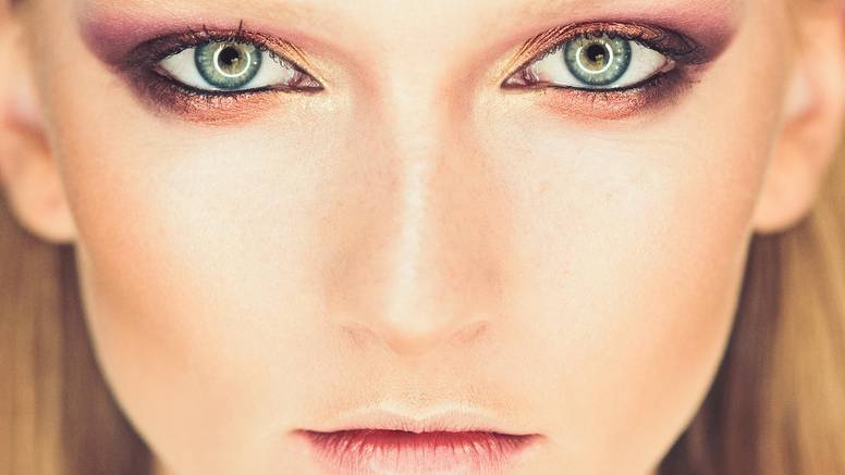 Party make-up: Bronzer možete koristiti na 4 praktična načina