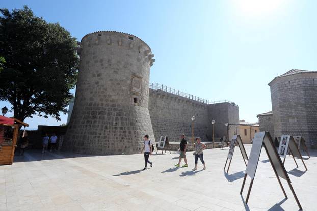 Srednjovjekovni Frankopanski kaštel u centru Krka