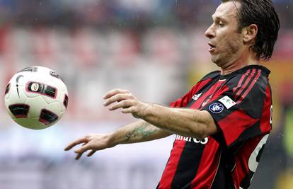 Milan jedva spasio bod protiv 'fenjeraša' i dao priliku Interu