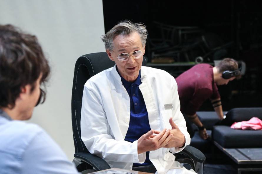 Drama 64 Tene Štivičić – priča o modernom roditeljstvu