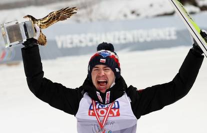 Novogodišnja turneja: Stoch uvjerljivo do trećeg naslova