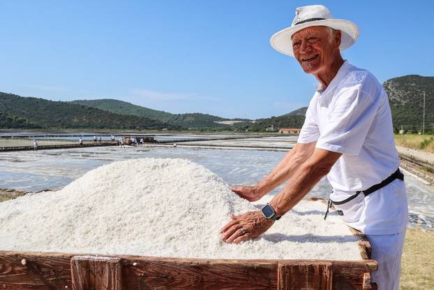 Berba soli u Stonskoj solani