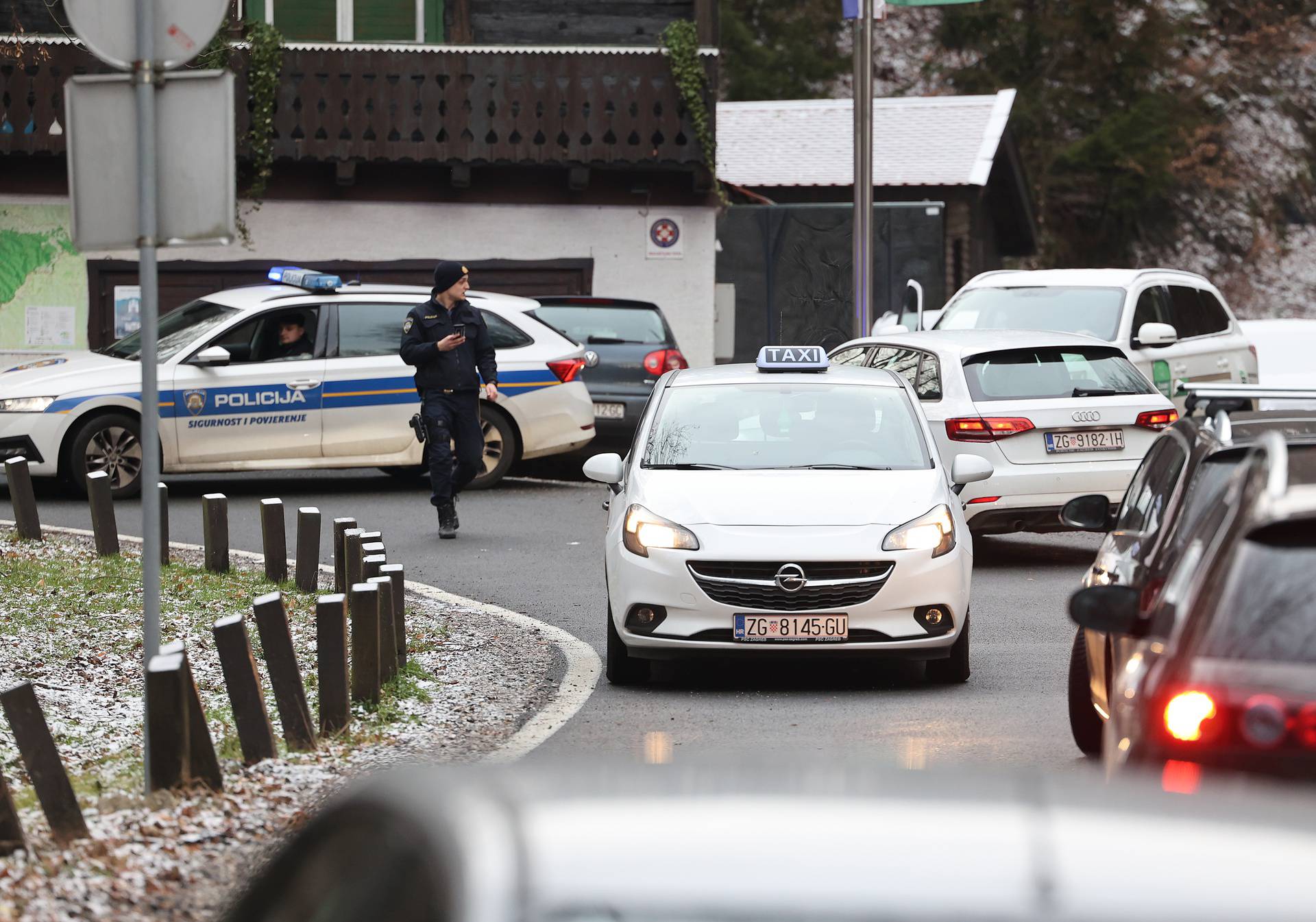 Policija zatvorila sljemensku cestu zbog gužve na vrhu